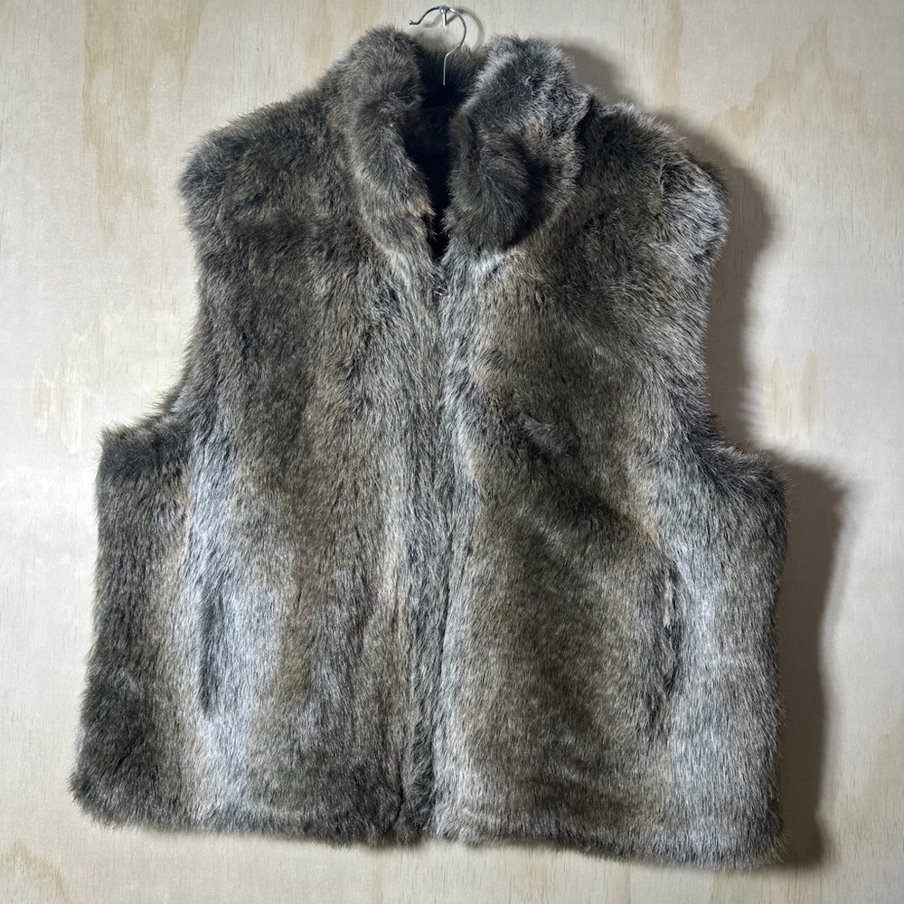 Blassport- Taupe/gray high‎ neck faux fur vest Size Medium